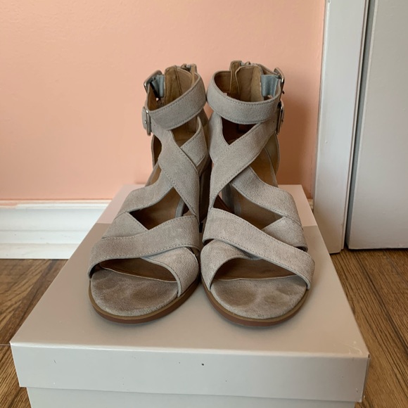 Grey suede heels - Picture 3 of 3